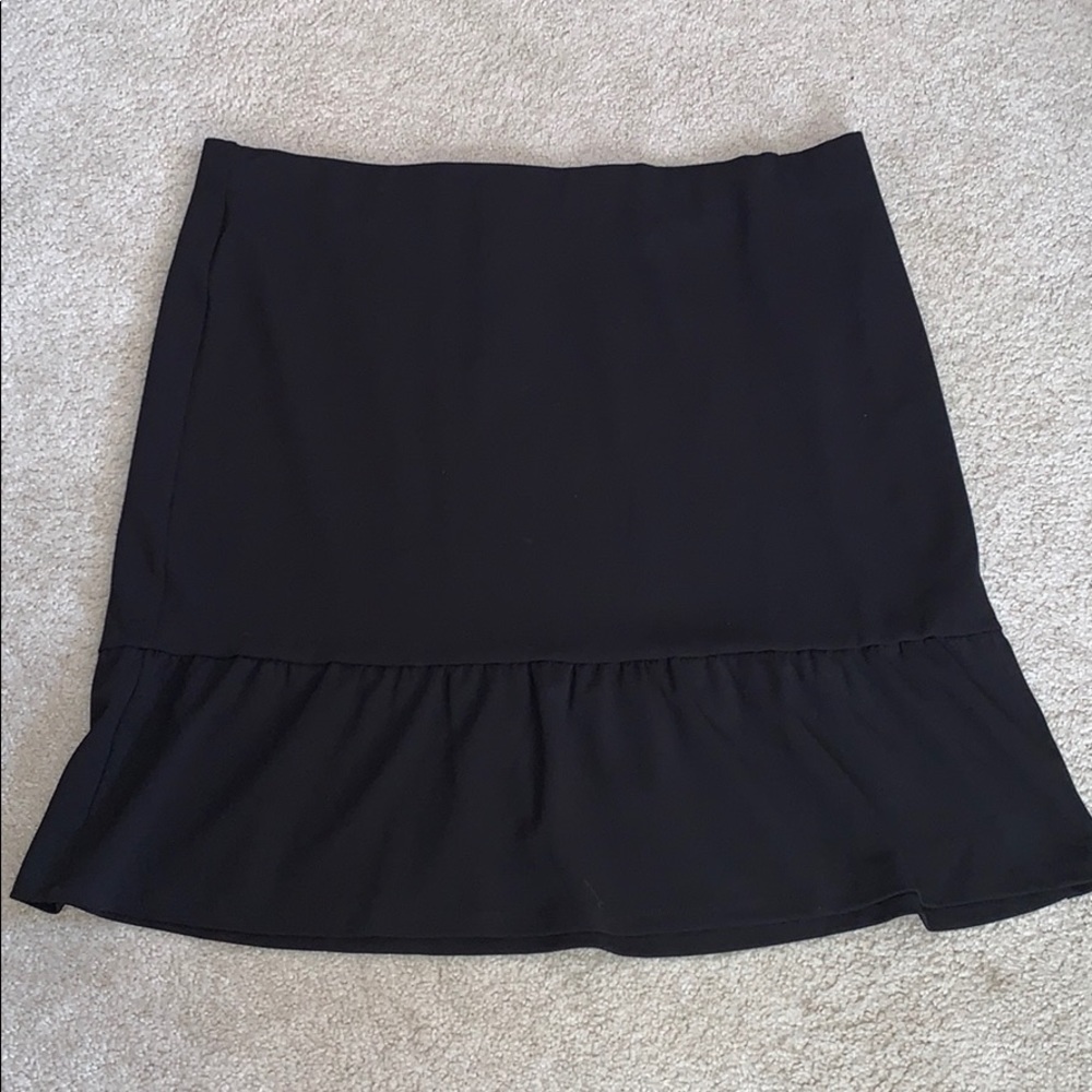NWT Roz & Ali black ruffle skirt